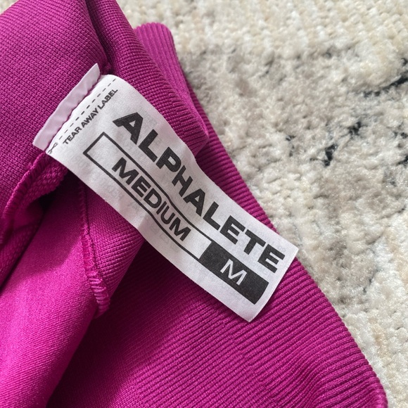 Alphalete 4.5 inch amplify short in magenta - Picture 5 of 5